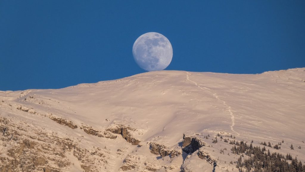 Can I Witness a Full Moon Hike on Mt. Kenya? 7 Can I Witness a Full Moon Hike on Mt. Kenya?